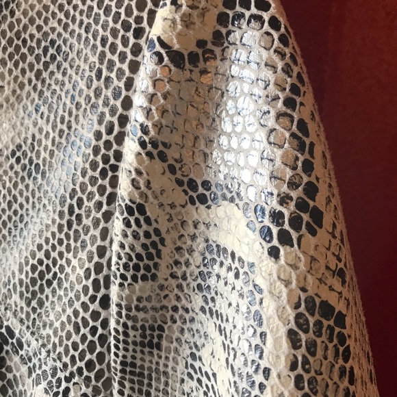 Ruby red jacket - Picture 3 of 7